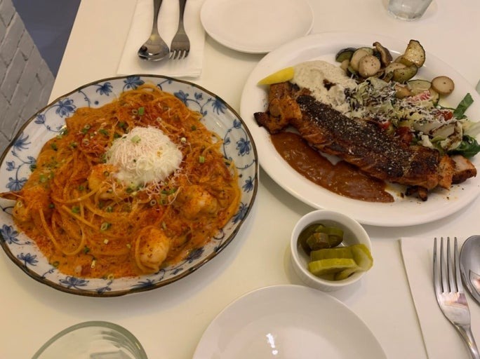 홍대 맛집 23플래터: 대표메뉴 트러플 크림 뇨끼, 매콤 크림파스타, 옥수수베이컨 피자, 돈까스